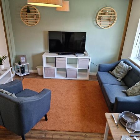 Lovely 2 Bedroom Serviced Apartment With Parking Mansfield Exterior photo